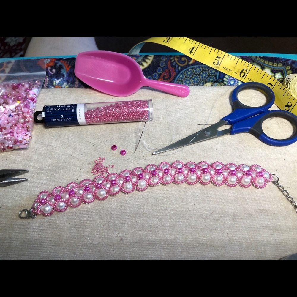 Handbeaded pearl bracelet